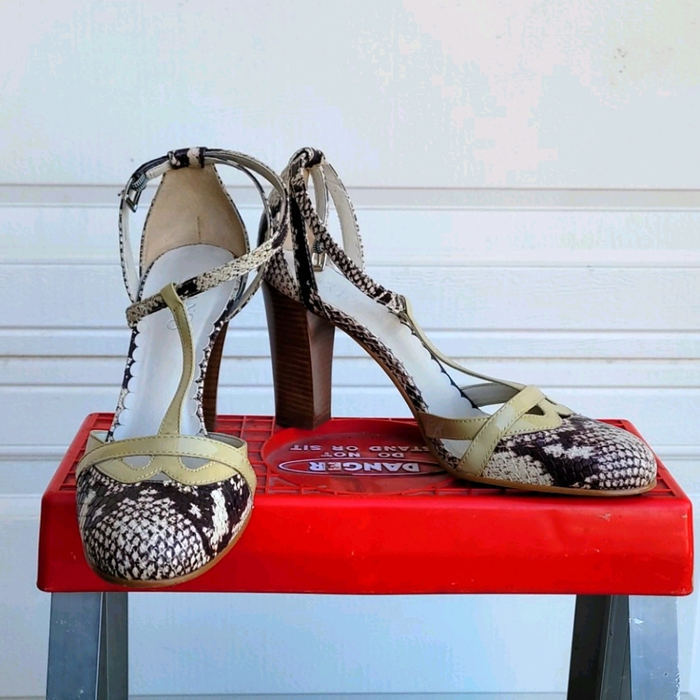 Franco Sarto leather snake sandals pump